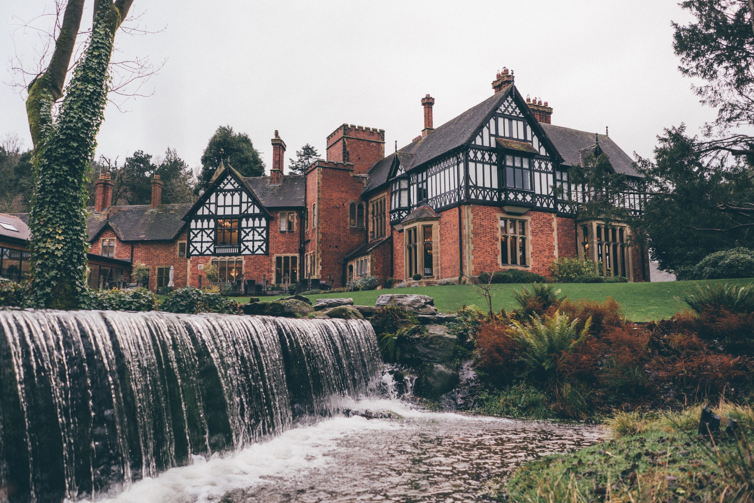 Why Choose an Exclusive-Use Wedding Venue?